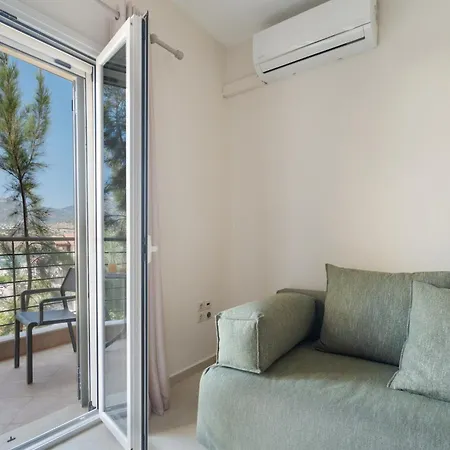 Apartman Ardavani 4 *